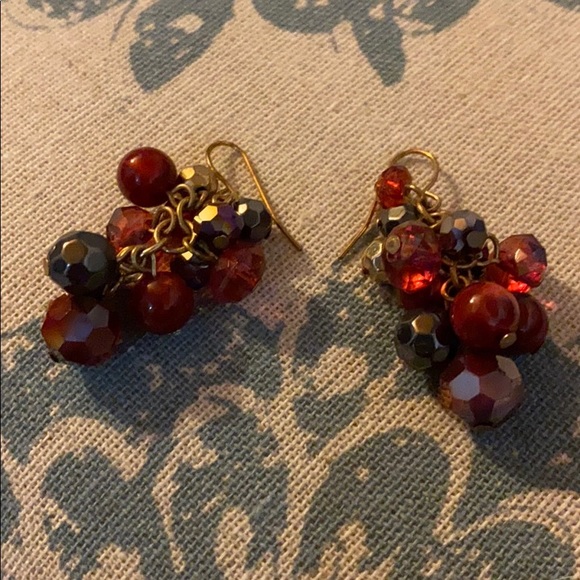 Jewelry - Vintage looking beaded drop earrings